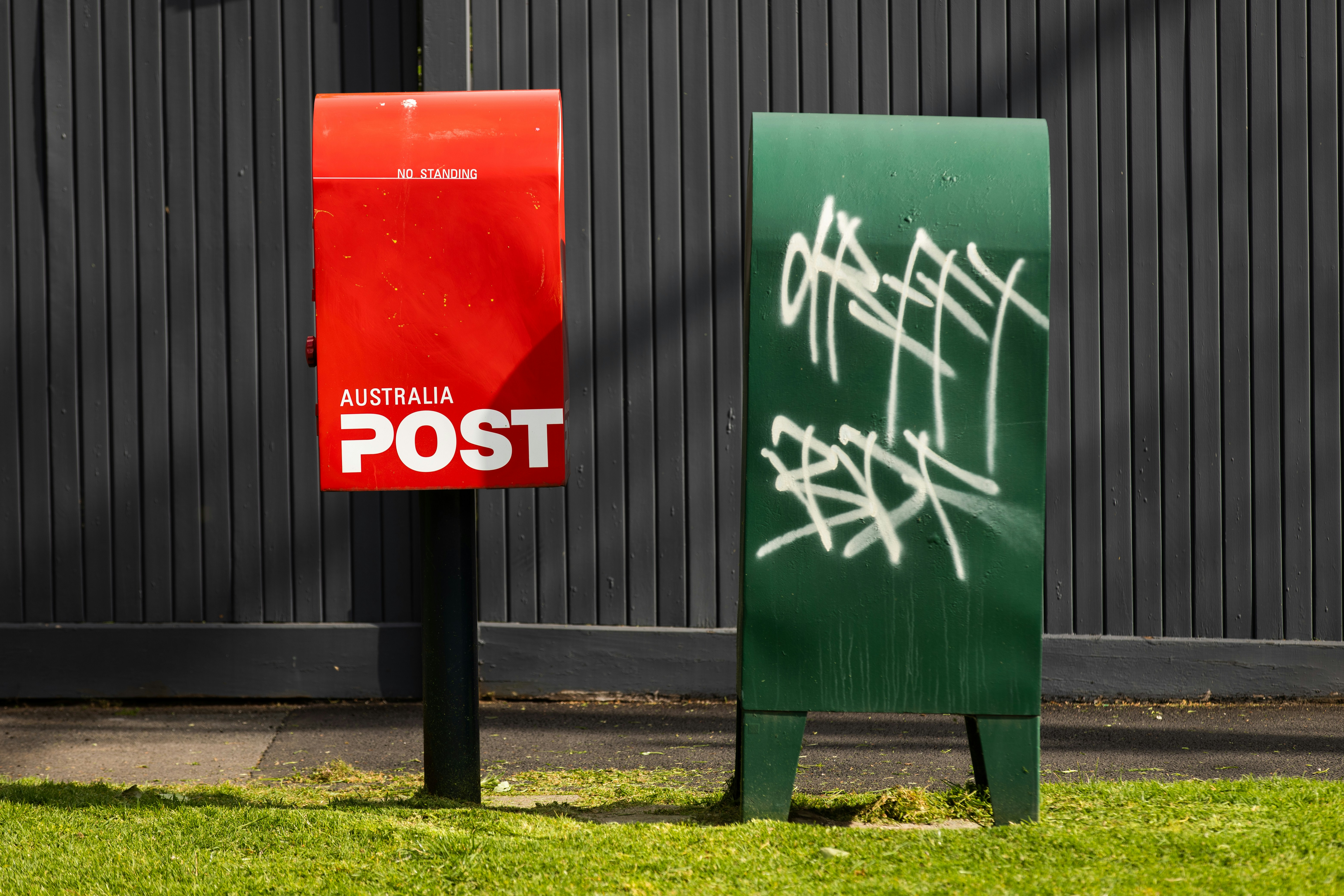 red and white stop sign